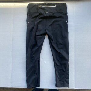Athleta Black Cropped Leggings Women XS Athletic Running Gym Minimal Style